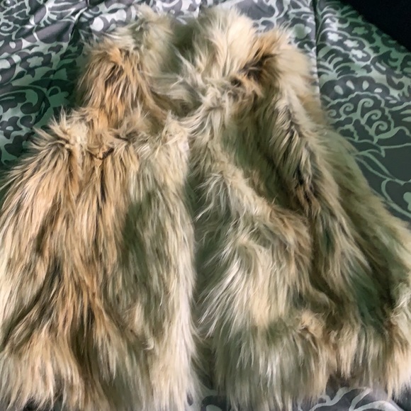 BB Dakota faux fur vest size M - Picture 2 of 7
